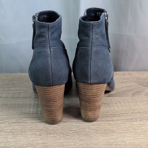 Cole Haan Navy Blue Ankle Booties with Side Zipper. - Picture 4 of 11